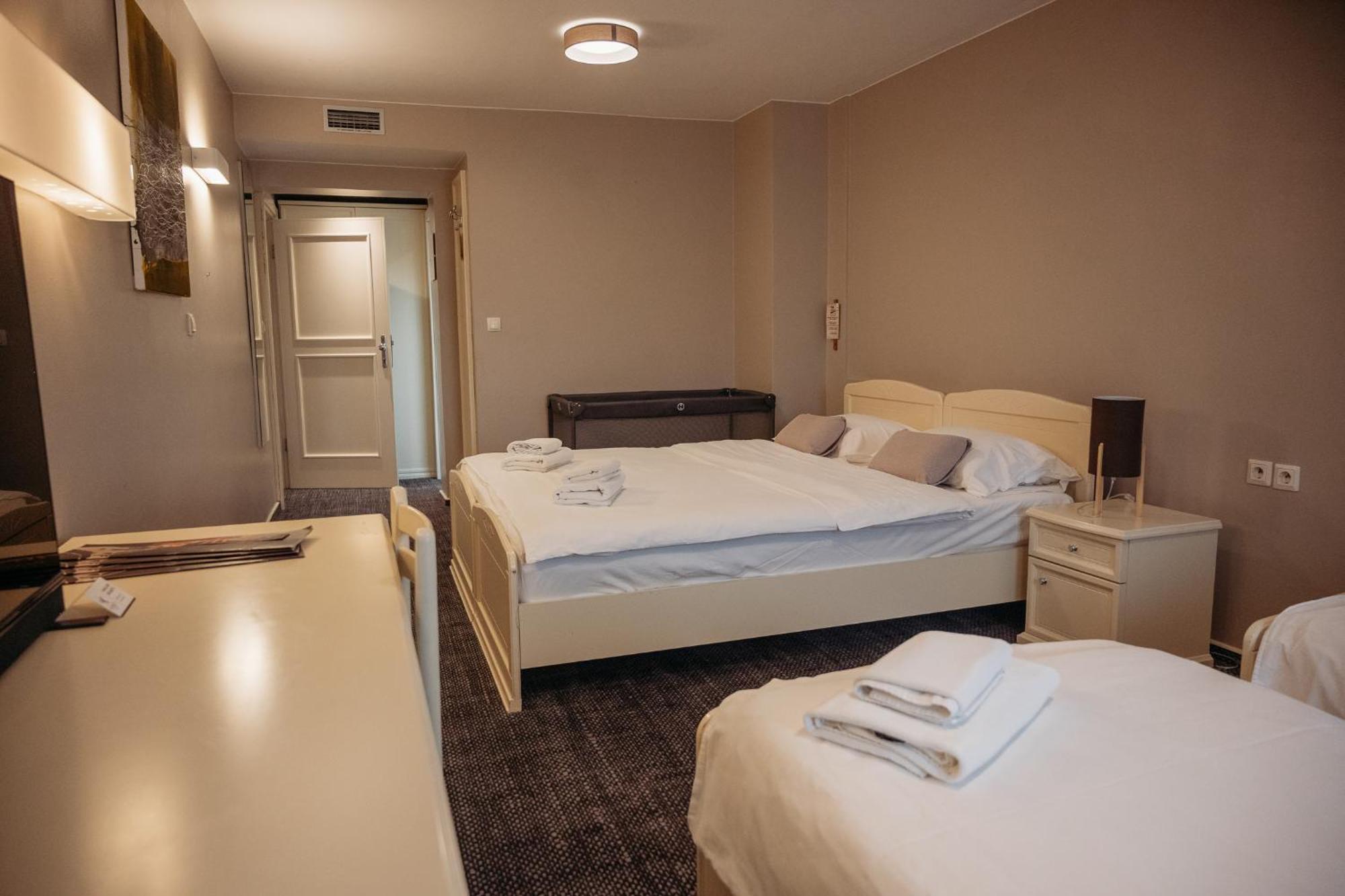 Hotel Kunst Krško Værelse billede